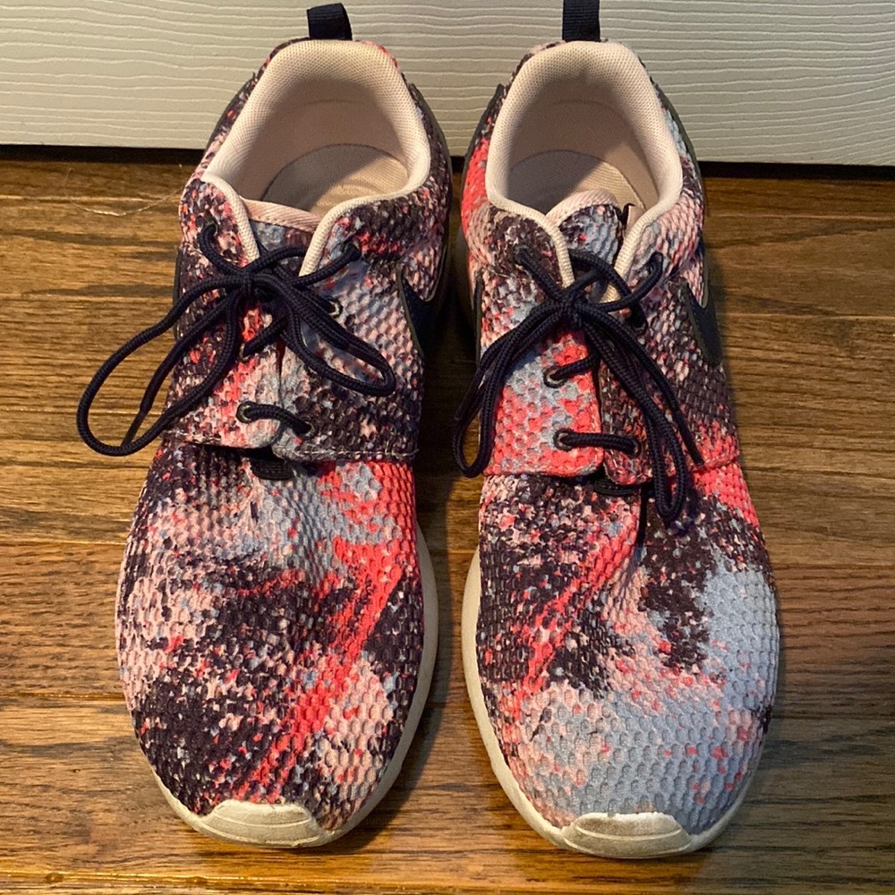 Nike tie-dye roshes
